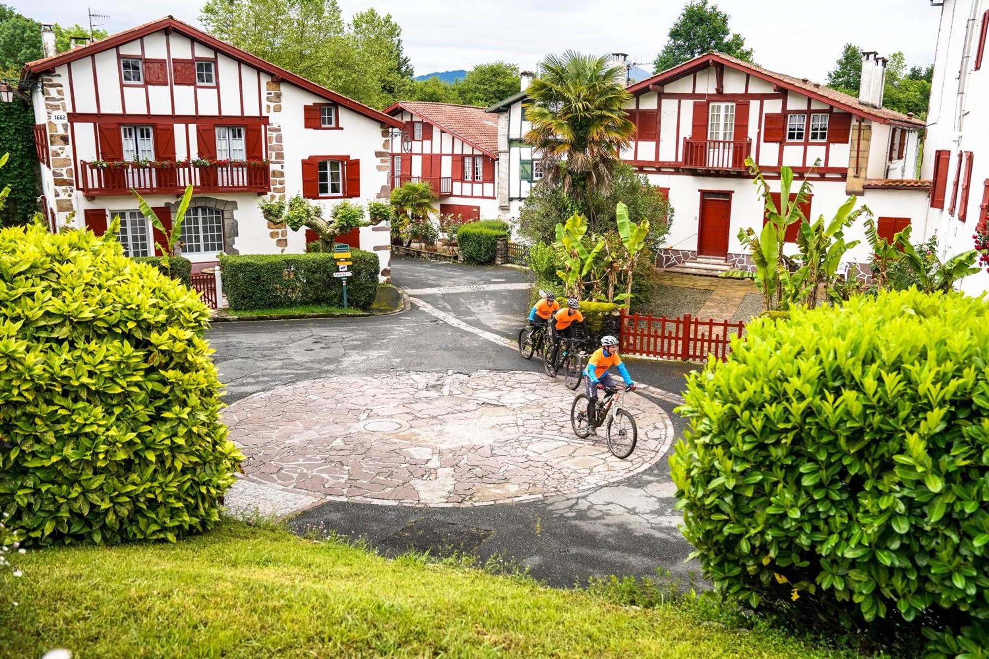 Hotel Ithurria - Teritoria Ainhoa Exterior photo